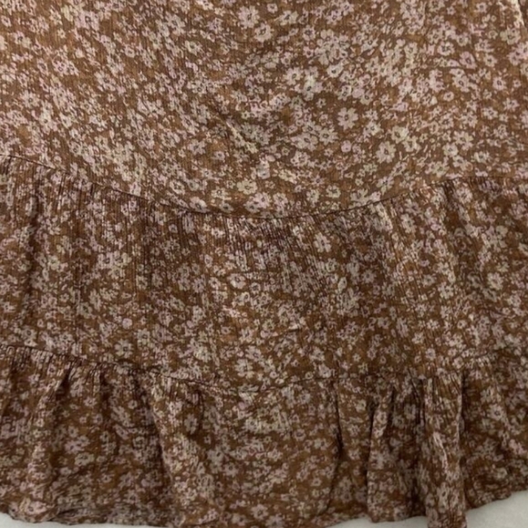 Arula Floral Smocked Babydoll Short Sleeve TOP - Picture 5 of 7